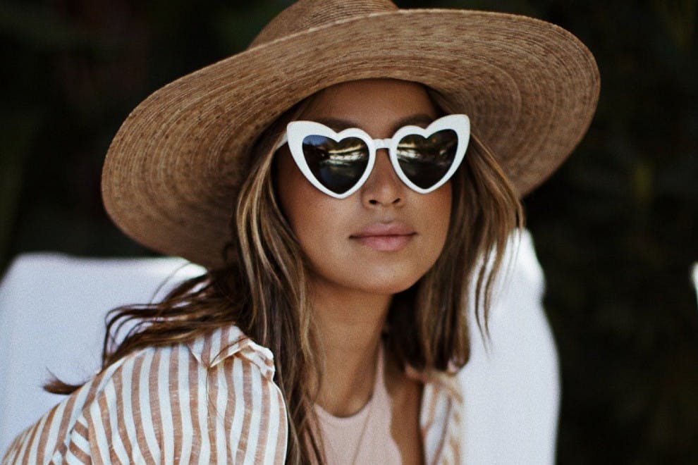 Las gafas de sol en forma de corazón de Saint Laurent, las favoritas de muchas 'ir girls' este verano