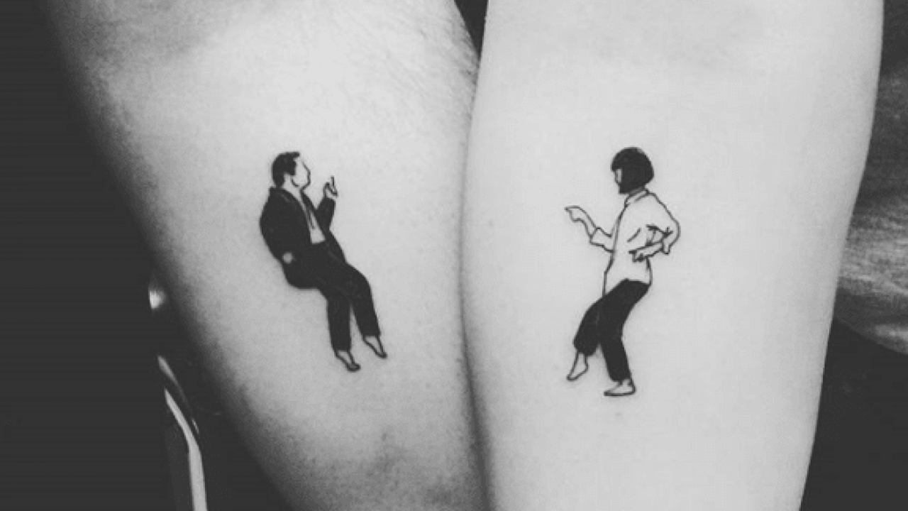 Este tatuaje de Pulp Fiction es ideal para parejas amantes del cine.