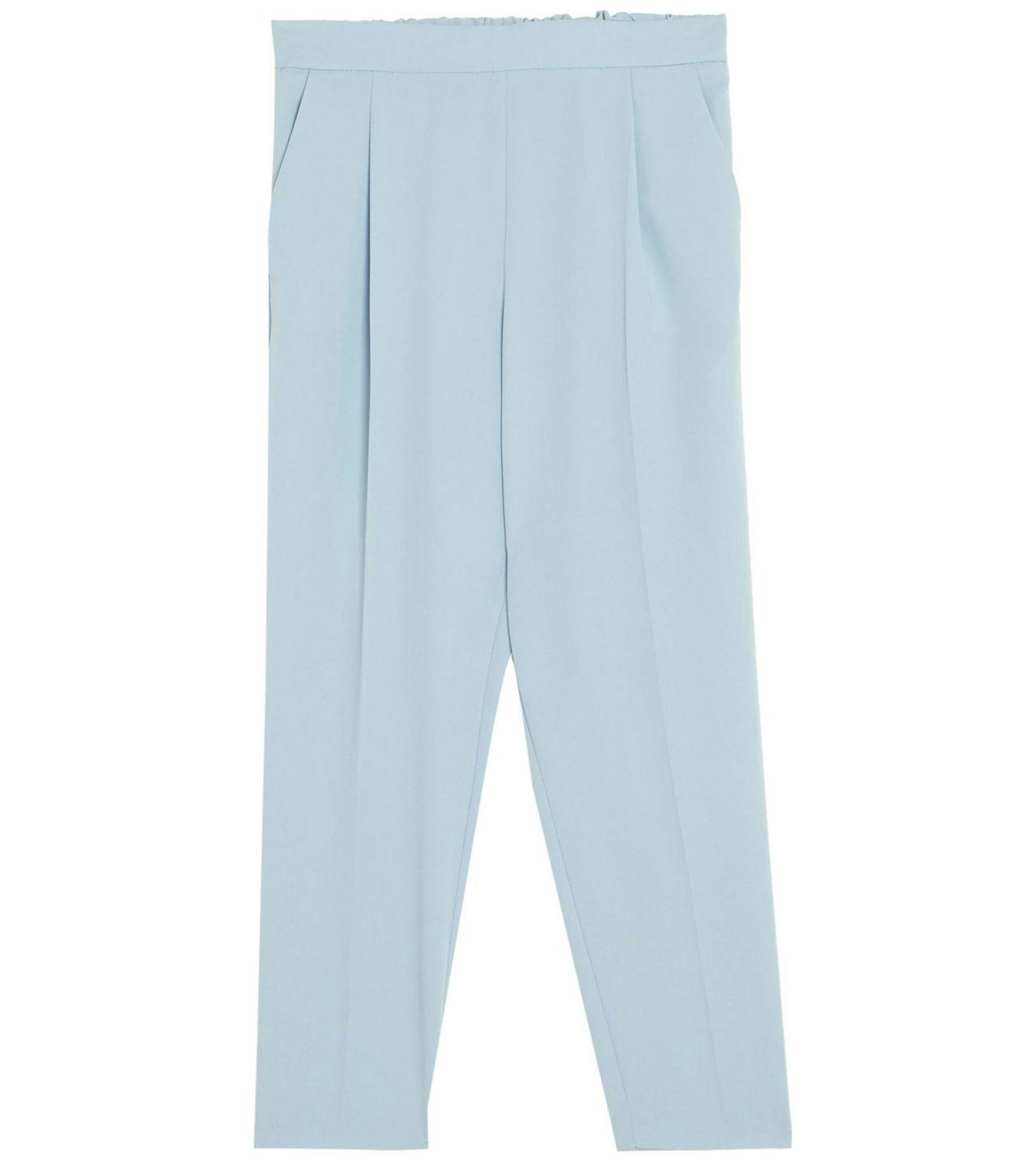Pantalón jogging básico en color azul pastel de Pull&Bear, por 17,99 euros.