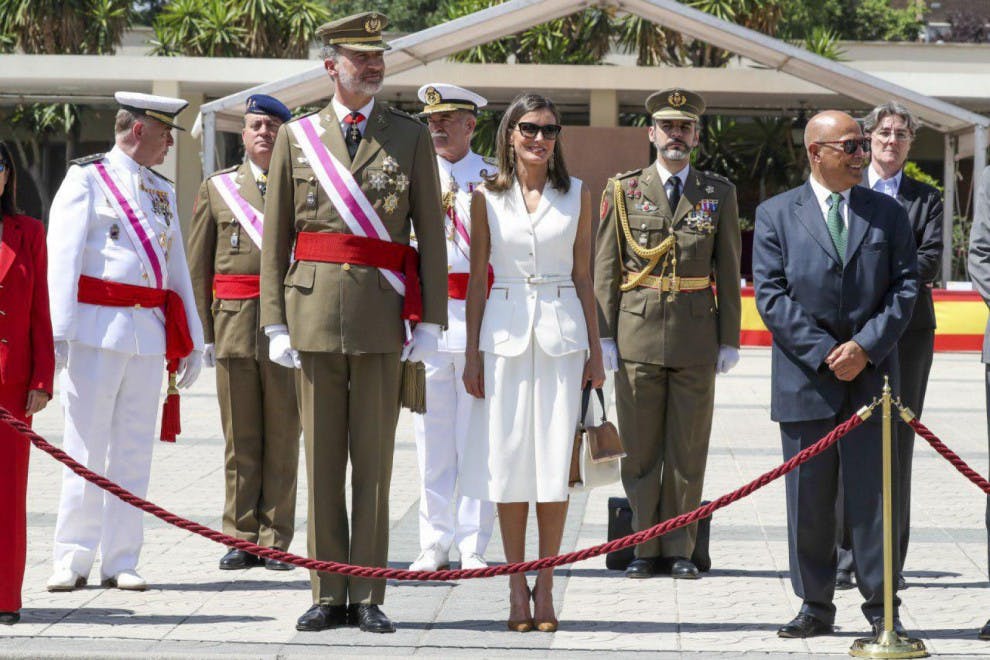 El rey Felipe VI junto a la reina Letizia la entrega de los Reales Despachos en la Academia Central de la Defensa
